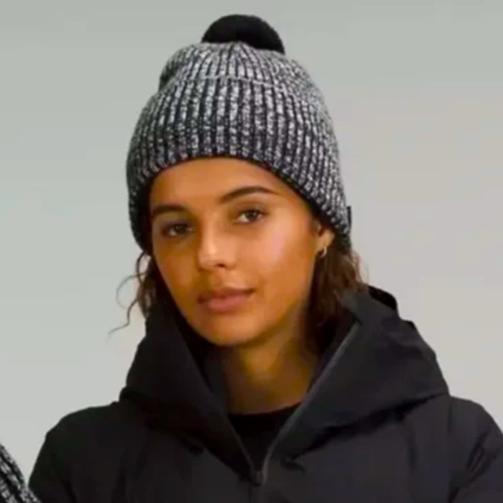 Lululemon Textured Knit Sherpa Lined Beanie Winter Hat Black & White NWT